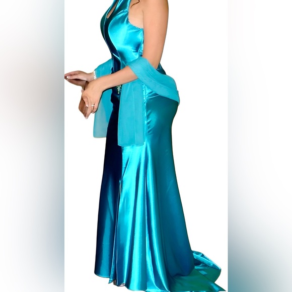 🔥 Anny Lee Turquoise Satin Halter Evening Gown with Brooch Detail & Shawl - Picture 6 of 9